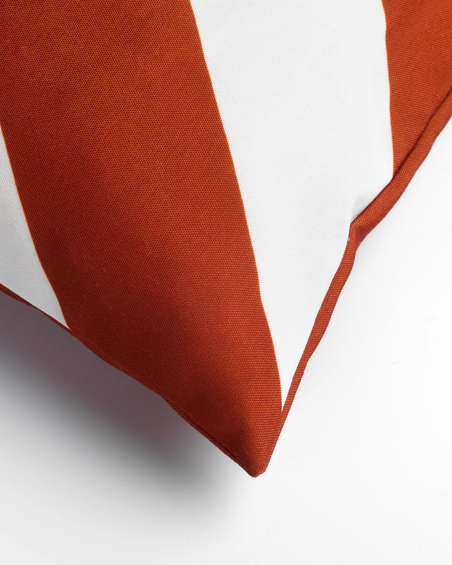 Dutch Decor Sierkussen Sanzeno Rood 45 X 45 X 22 Cm 5 Dutch Decor Sierkussen Sanzeno Rood 45 X 45 X 22 Cm - Afbeelding 3